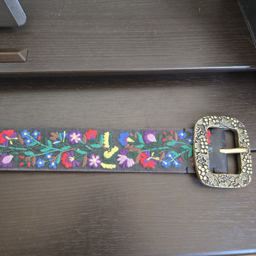 Lucky Brand Embroidered Floral Leather Belt 35 - Picture 3 of 6